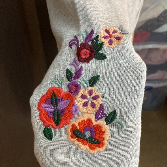 EXPRESS grey cold shoulder fine knit floral embroidered twist front sweater top - Picture 6 of 9